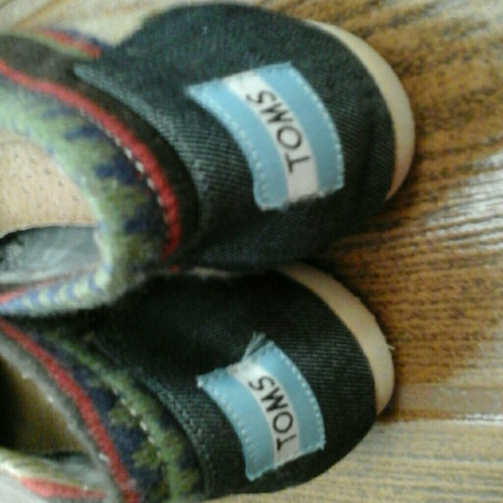 Toms - Picture 3 of 4